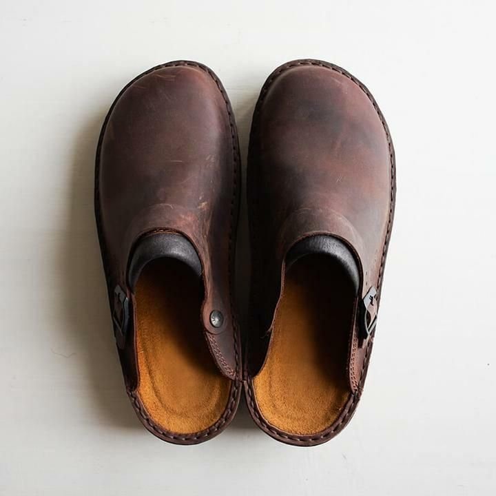 Braune Lederschuhe mit runder Spitze, handgefertigt, bequem und stilvoll. Perfekt für Herrenmode, langlebig und zeitloses Design.