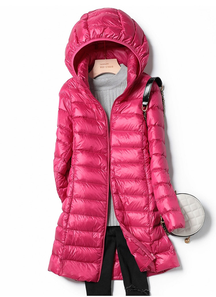 Damen Winterjacke in leuchtendem Pink, gesteppte Daunenoptik, mit Kapuze. Perfekt für kalte Tage. Modisch, warm und stilvoll.