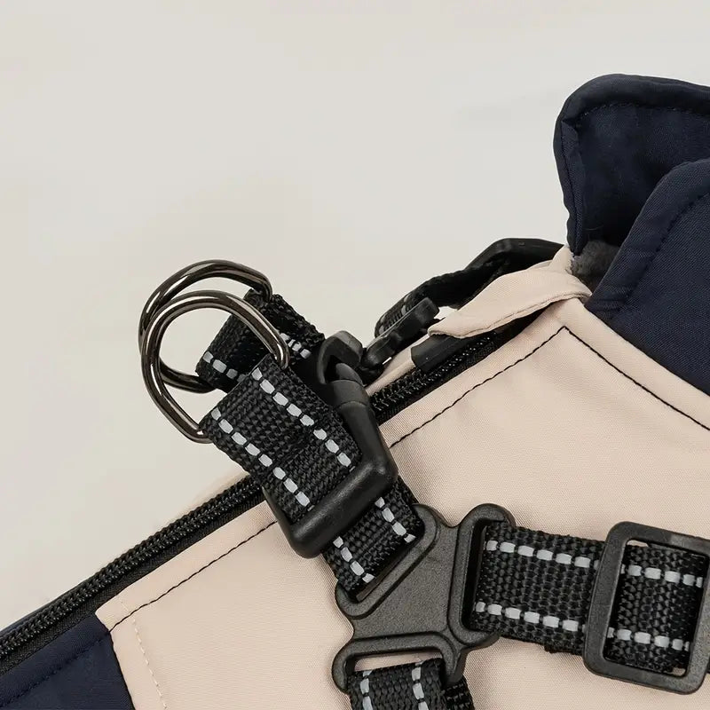 Hochwertiges Hundegeschirr mit robusten Schnallen und verstellbaren Gurten, ideal für Spaziergänge. Langlebiges Design, komfortabel und sicher.