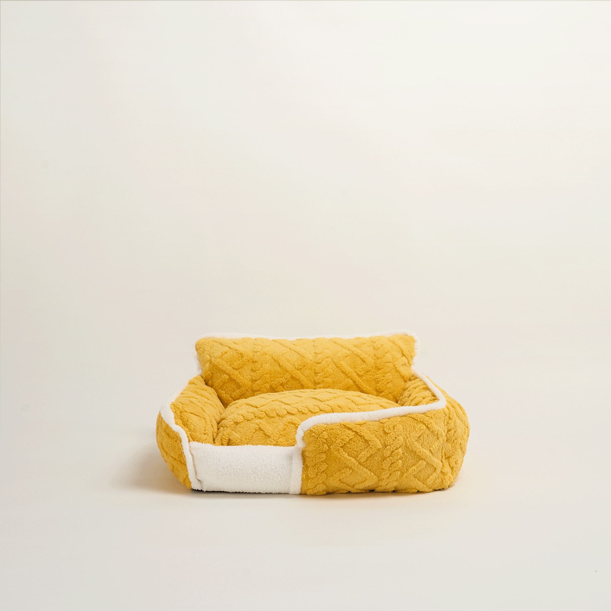 Gelbes Fleece-Haustierbett, quadratisch, weich, gemütlich, ideal für Hunde und Katzen.