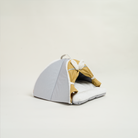 Katzenbett Zeltform grau beige, weiches Kissen, gemütlicher Schlafplatz für Katzen.