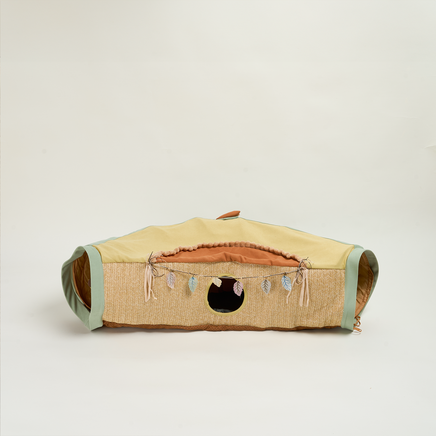 Katzentunnel faltbar beige grün, Spielzeug für Katzen, mit Federn, robustes Material.