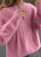 Damenpullover aus weichem, rosa Strickstoff, ideal für Herbstmode. Bequemer, stilvoller Pullover für kühle Tage. Perfekt für Freizeitoutfits.