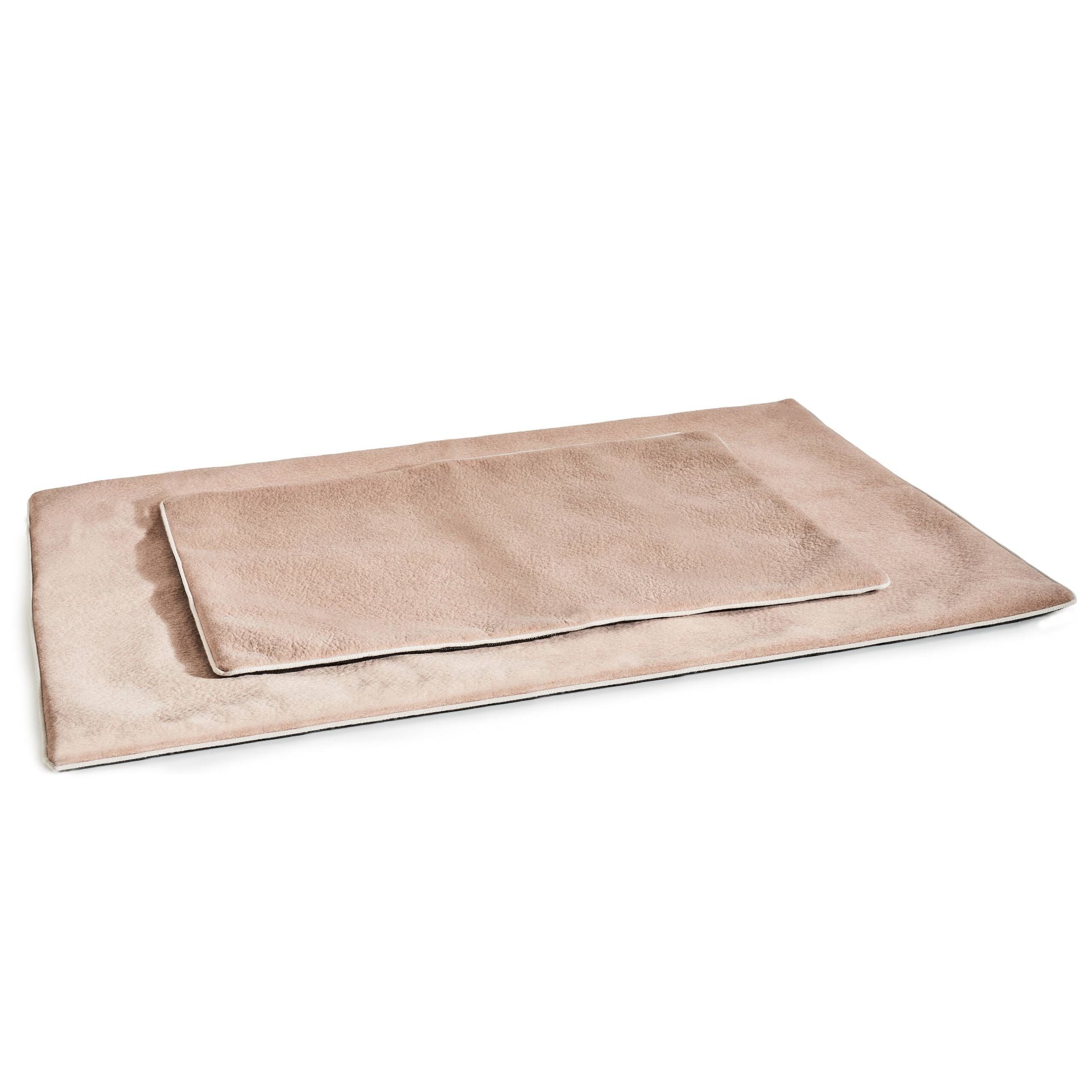 Beige Hundebett aus weichem Stoff, rechteckig, waschbar, komfortable Schlafunterlage für Haustiere.