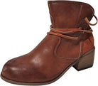 Damenstiefelette aus braunem Leder mit Blockabsatz und Zierband. Perfekt für Herbstmode, bequem und stilvoll. Ideal für Casual-Looks.