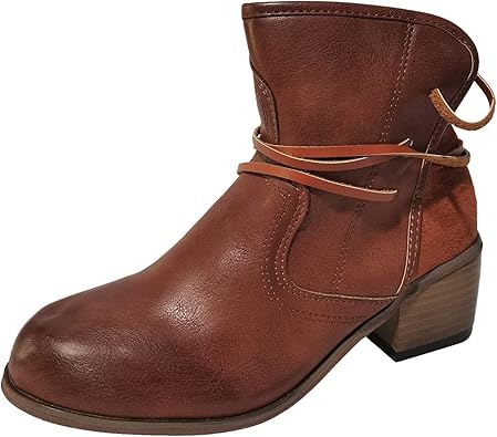 Damenstiefelette aus braunem Leder mit Blockabsatz und Zierband. Perfekt für Herbstmode, bequem und stilvoll. Ideal für Casual-Looks.