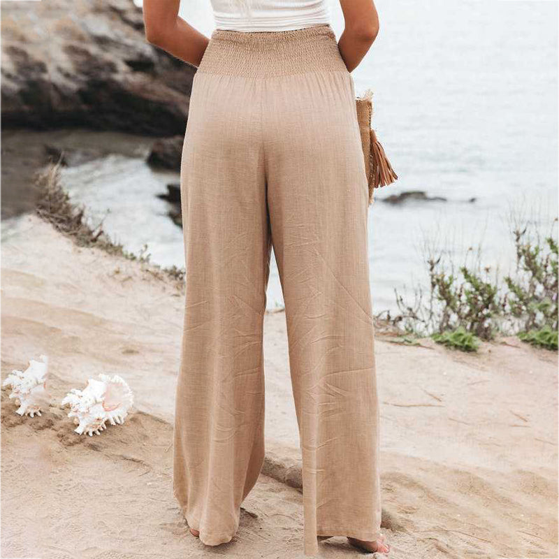 Damen Leinenhose in Beige, locker geschnitten, ideal für Sommermode am Strand. Perfekt kombinierbar für lässige und elegante Outfits.