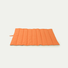 Orange, wetterfeste Haustiermatte, feuchtigkeitsbeständig, tragbar, für drinnen und draußen.