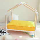 Gelbes orthopädisches Hundebett, doppelseitig, wasserdicht, modernes Design, Holzrahmen.