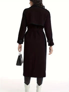 Damen-Trenchcoat in Schwarz, elegantes Design, knielang, mit Gürtel und Taschen, ideal für Herbstmode. Perfekt für stilvolle Outfits.