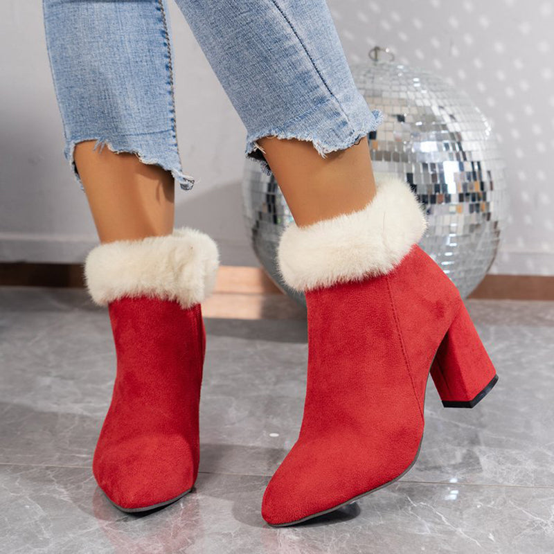 Rote Stiefeletten mit Fellbesatz, Blockabsatz und modernem Design. Perfekt für Wintermode, Damenstiefel, trendige Schuhe, stilvolle Fußbekleidung.