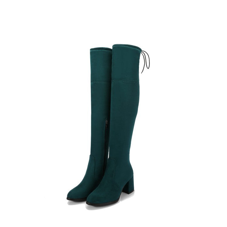 Dunkelgrüne Overknee-Stiefel mit Blockabsatz, elegantes Design, ideal für Herbstmode. Perfekt kombinierbar mit Röcken und Kleidern.