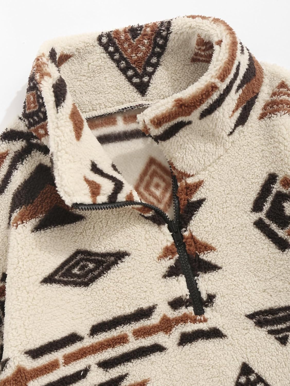 Beige Fleece-Pullover mit Aztekenmuster, Reißverschluss, warm, modisch, Winterbekleidung.