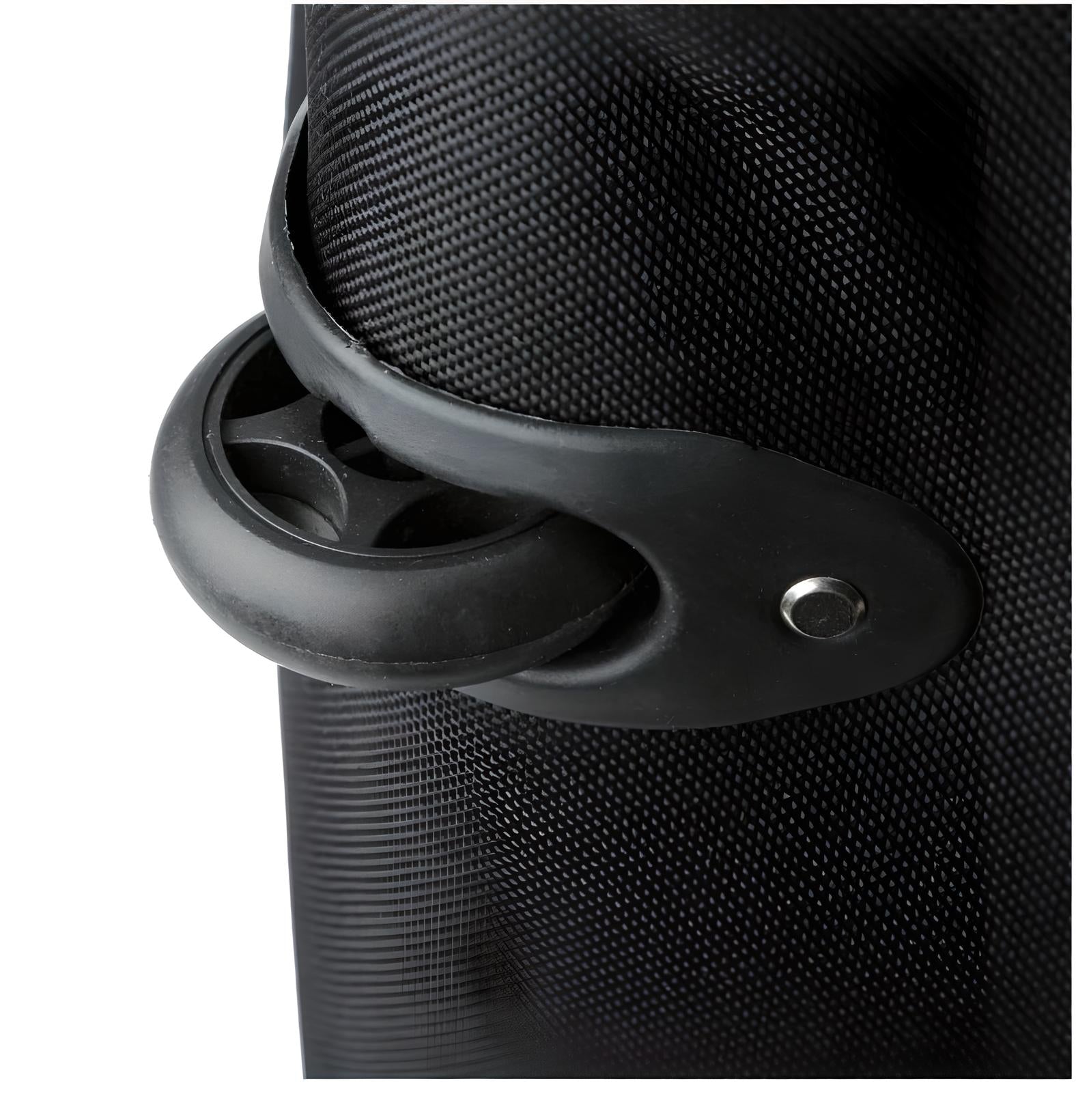 Schwarzer Koffer mit Rollen, robustes Material, Nahaufnahme, Reisegepäck, strapazierfähig.