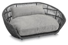 Graues Hundebett aus Rattan mit Kissen, modernes Design, Haustiermöbel, bequem und stilvoll.