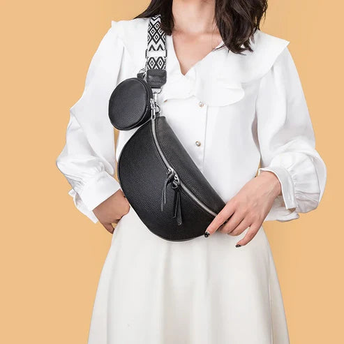 Damen-Umhängetasche in Schwarz mit geometrischem Riemen, ideal für stilvolle Alltagsoutfits. Modische und praktische Accessoires für Frauen.