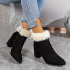 Damenstiefeletten mit schwarzem Wildleder und weißem Kunstfellbesatz, kombiniert mit hellblauen Jeans. Modische Winterstiefel für Damen.