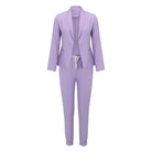 Damen-Loungewear-Set in Flieder: Bequemer Zweiteiler mit Jacke und Hose, ideal für Freizeit und Entspannung. Modisch, bequem, hochwertig.