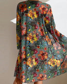 Bunter Strandkimono mit tropischem Blumenmuster, transparent, Damenmode, Sommerbekleidung.