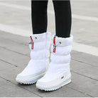 Weiße Winterstiefel für Damen, wasserdicht, warm gefüttert, rutschfeste Sohle, ideal für kalte Wetterbedingungen und Outdoor-Aktivitäten.