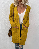 Damen Strickjacke senfgelb, Zopfmuster, V-Ausschnitt, Knopfleiste, lässig, modisch, Herbstmode, bequem, langärmelig, Taschen.