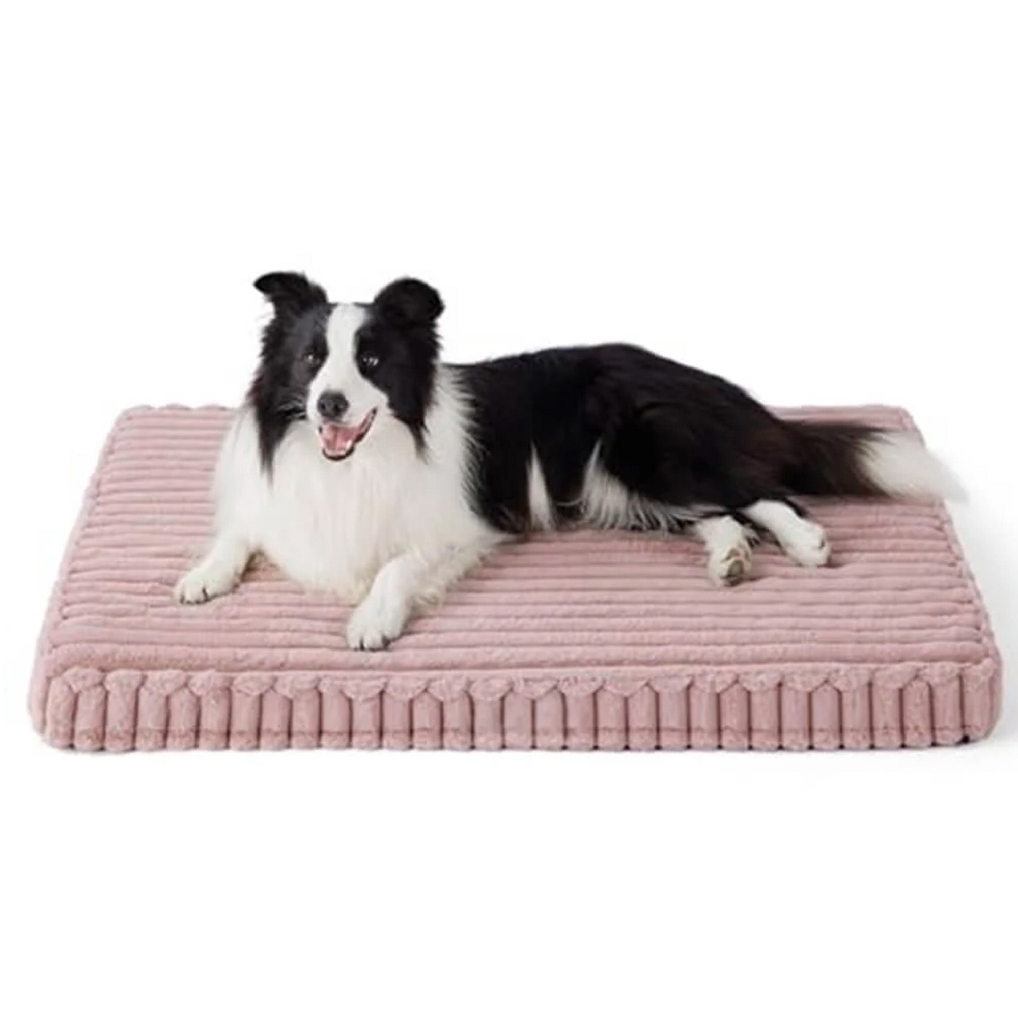 Hund auf rosa Kunstfell orthopädischem Hundebett, waschbar, bequem, rechteckig.