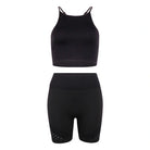 Schwarzes Sport-Set für Damen: Nahtloses Top und Shorts, ideal für Fitness und Yoga. Atmungsaktiv, elastisch, modisch. Perfekt für aktive Frauen.