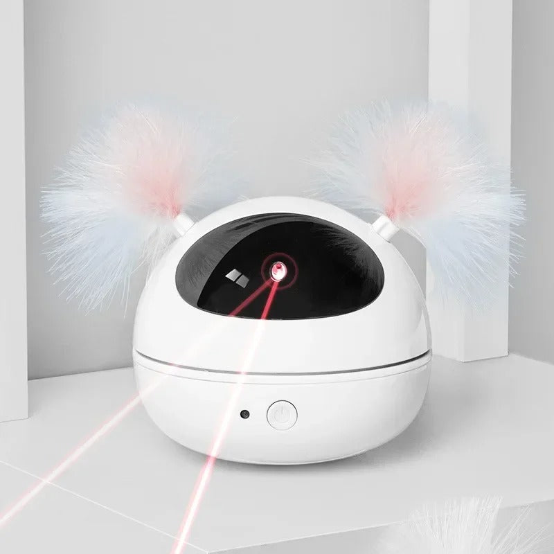 Weißes interaktives Katzenspielzeug mit Laser und flauschigen Ohren, modernes Design.