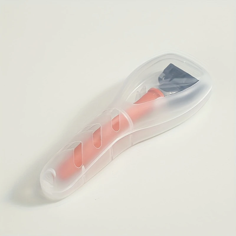Roter Rasierer mit transparentem Schutzetui, ergonomisches Design, Kunststoffgriff.