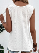 Damen-Top aus weißer Spitze, ärmellos, mit floralem Muster und Schleifendetail. Perfekt für Sommermode und lässige Outfits.