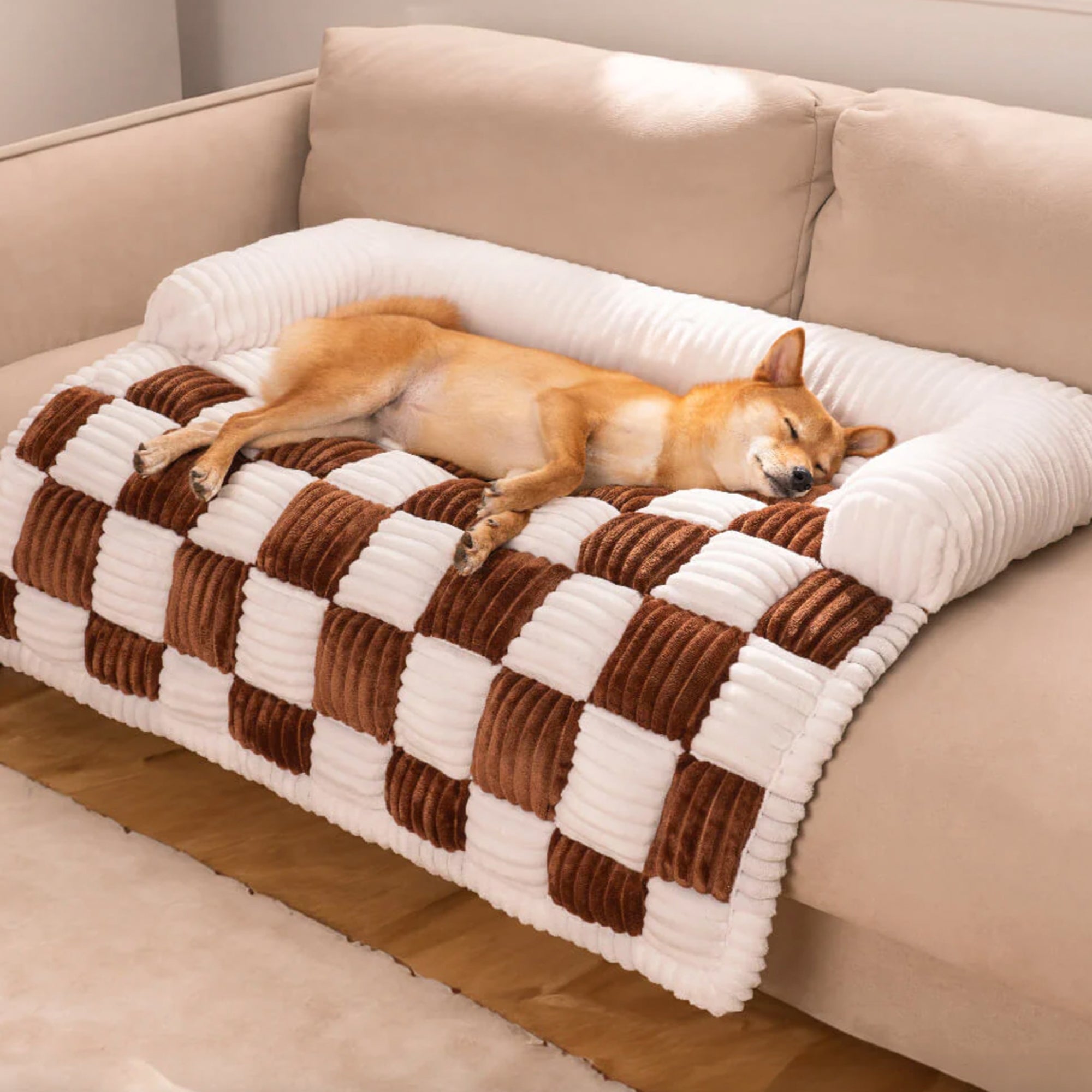 Hundematte kariert creme-braun, gemütlicher Sofaschutz, Haustierdecke, Möbelüberwurf.