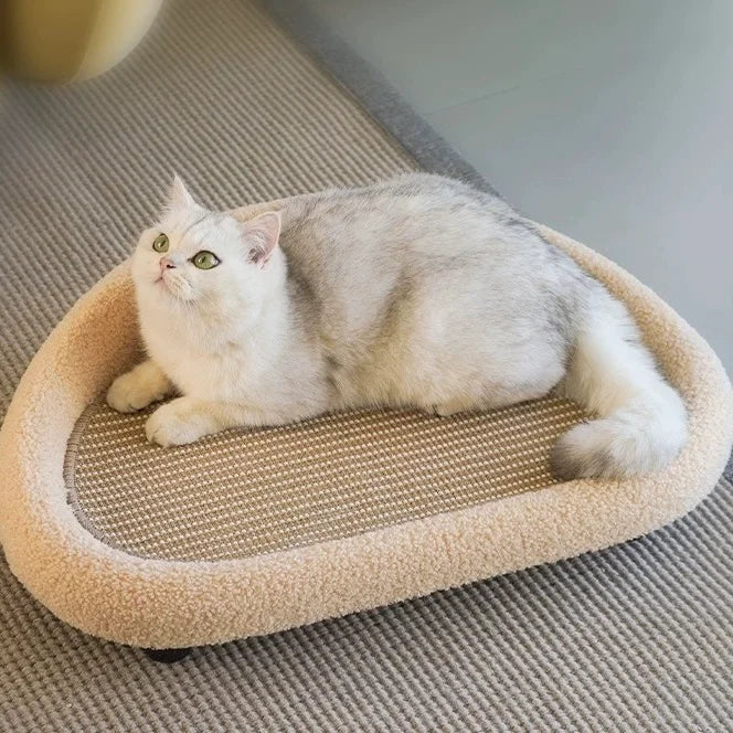 Katzensofa aus Plüsch, beige, mit Kratzfläche, ideal für Katzenruhe und Krallenpflege.