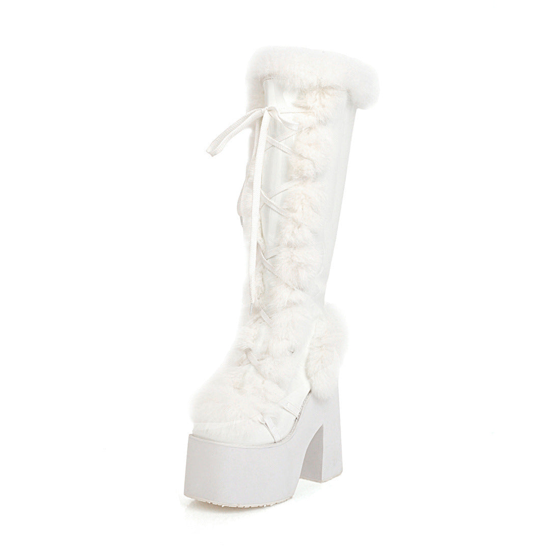 Weiße Plateau-Stiefel mit Kunstfell und Schnürung, ideal für Wintermode. Trendige Damenstiefel, die Wärme und Stil vereinen.