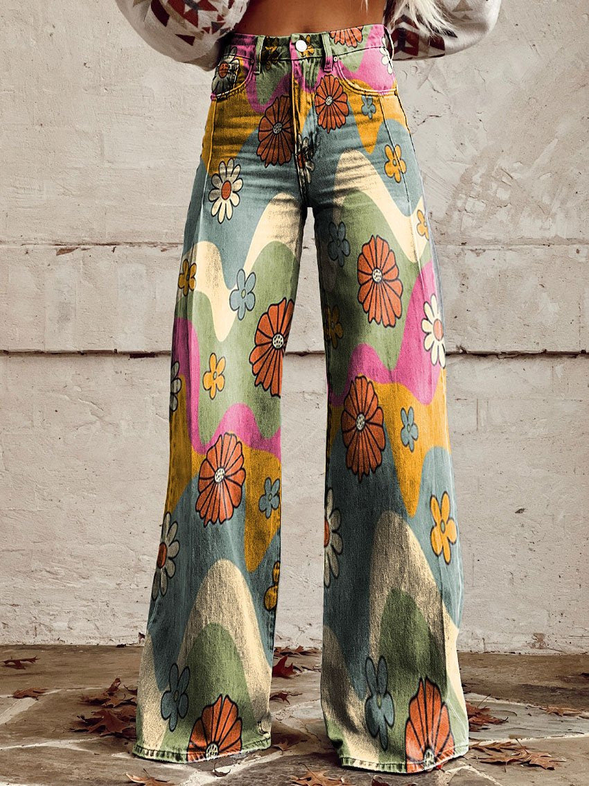 Bunte Schlaghose mit Blumenmuster, Retro-Design, Damenmode, 70er-Jahre-Stil, Vintage-Jeans, modische Damenbekleidung, auffällige Muster.