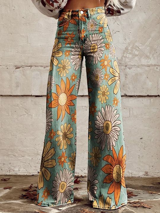 Bunte Schlaghose mit Blumenmuster, Retro-Design, Damenmode, Vintage-Stil, auffällige 70er-Jahre-Jeans, modische Statement-Hose.