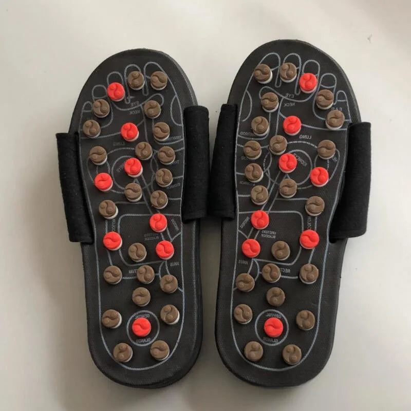 Akupressur-Massageslipper für Fußschmerzlinderung, Wellness-Schuhe mit Noppen, ideal für Reflexzonenmassage und Gesundheitsförderung.