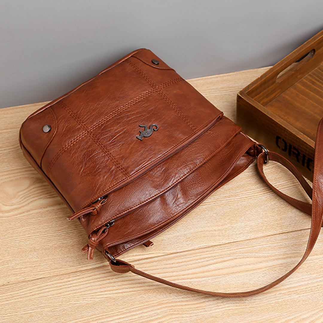 Braune Ledertasche mit verstellbarem Schulterriemen, elegantem Design und robustem Material. Perfekt für Alltag und Büro. Hochwertige Verarbeitung.