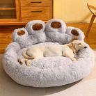 Gemütliches Hundebett in Pfotenform, flauschig und weich, ideal für kleine bis mittelgroße Hunde. Perfekt für Komfort und Stil im Wohnzimmer.
