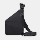 Schwarze Umhängetasche, modernes Design, verstellbarer Gurt, ideal für Reisen und Alltag.