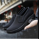 Schwarze, atmungsaktive Damen-Sneaker mit orthopädischer Sohle, ideal für Diabetiker. Bequeme, rutschfeste Schuhe für gesundes Gehen.
