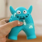 Blaues Hundespielzeug in Monsterform, aus robustem Gummi, ideal für Zahnpflege und Spielspaß. Perfekt für Hunde, langlebig und bissfest.
