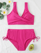 Pinkes Bikini-Set mit Wickeloberteil, hoher Taille, Avocado, Blumen, Sommermode.