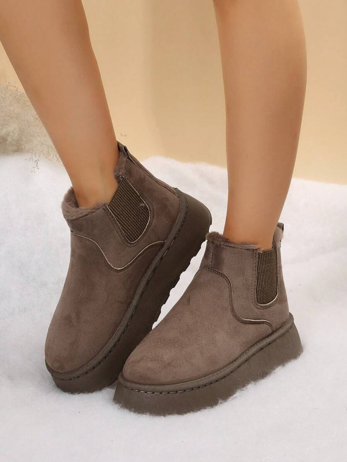 Damen-Winterstiefel, braun, gefüttert, rutschfeste Sohle, modisch, warm, bequem, ideal für kalte Tage, stilvolle Winterschuhe.