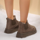 Damen-Winterstiefel aus Wildleder, braun, mit Fellfutter und elastischen Einsätzen. Bequeme, warme Schuhe für kalte Tage. Ideal für Herbst/Winter.