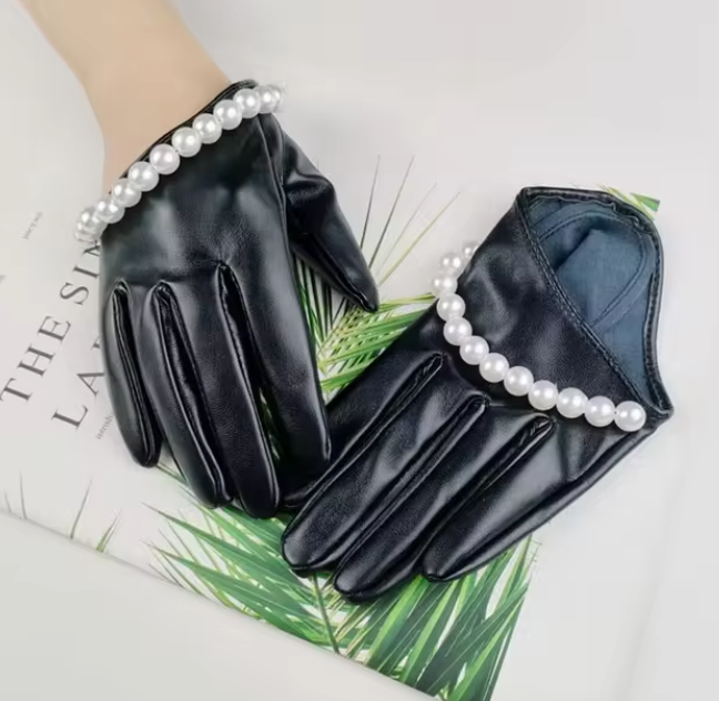 Schwarze Lederhandschuhe mit weißen Perlen, elegant und stilvoll, ideal für Modeaccessoires, Damenhandschuhe, luxuriöses Design.