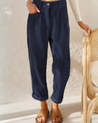 Damenhose aus blauem Cord, hoch tailliert, mit Taschen, lässiger Stil, ideal für Herbstmode.