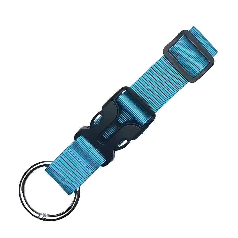 Blauer Nylon-Schlüsselanhänger mit schwarzem Kunststoffverschluss und Metallring.
