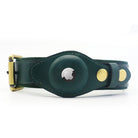 Grünes Hundehalsband mit integriertem Apple AirTag-Halter, ideal für Haustier-Tracking. Hochwertiges Leder, stilvoll und funktional.