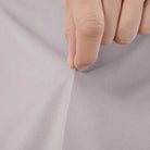 Hochwertiger, dehnbarer Stoff in Beige, ideal für bequeme Kleidung. Perfekt für Mode, Textilien und Nähprojekte. Pflegeleicht und langlebig.