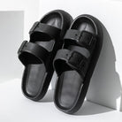Schwarze Badeschlappen mit Schnallen, rutschfest, ideal für Sommer und Zuhause. Unisex-Design, EVA-Material, komfortabel und langlebig.
